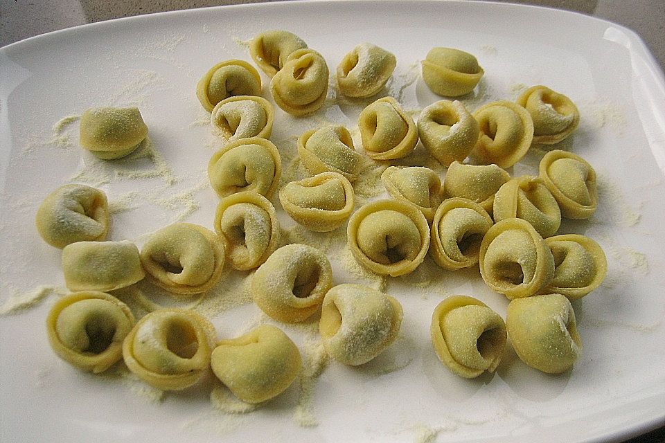 Selbstgemachte Kräuter - Ricotta - Tortellini