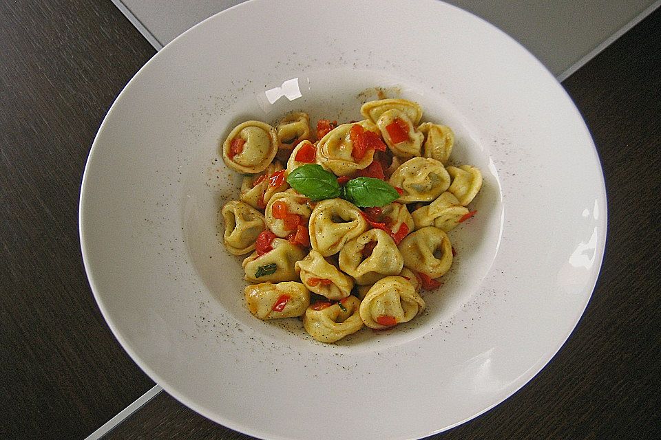 Selbstgemachte Kräuter - Ricotta - Tortellini