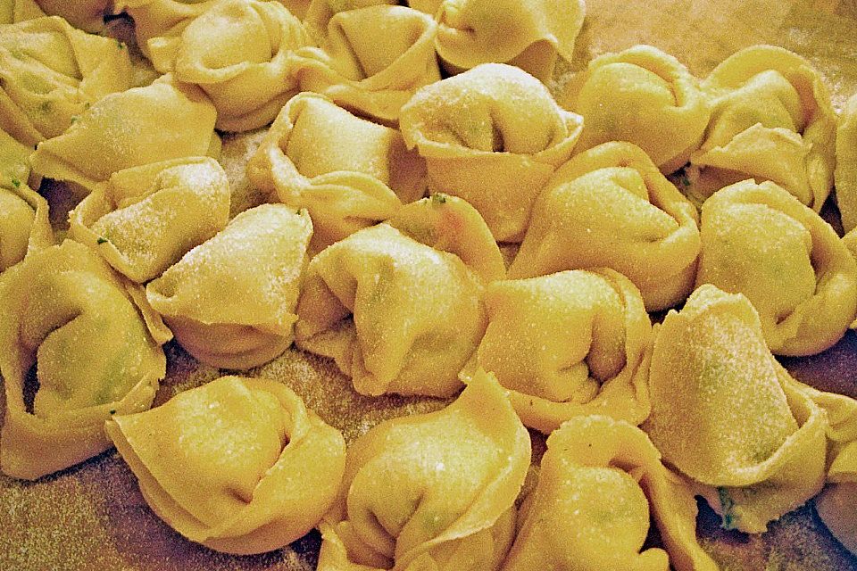 Selbstgemachte Kräuter - Ricotta - Tortellini