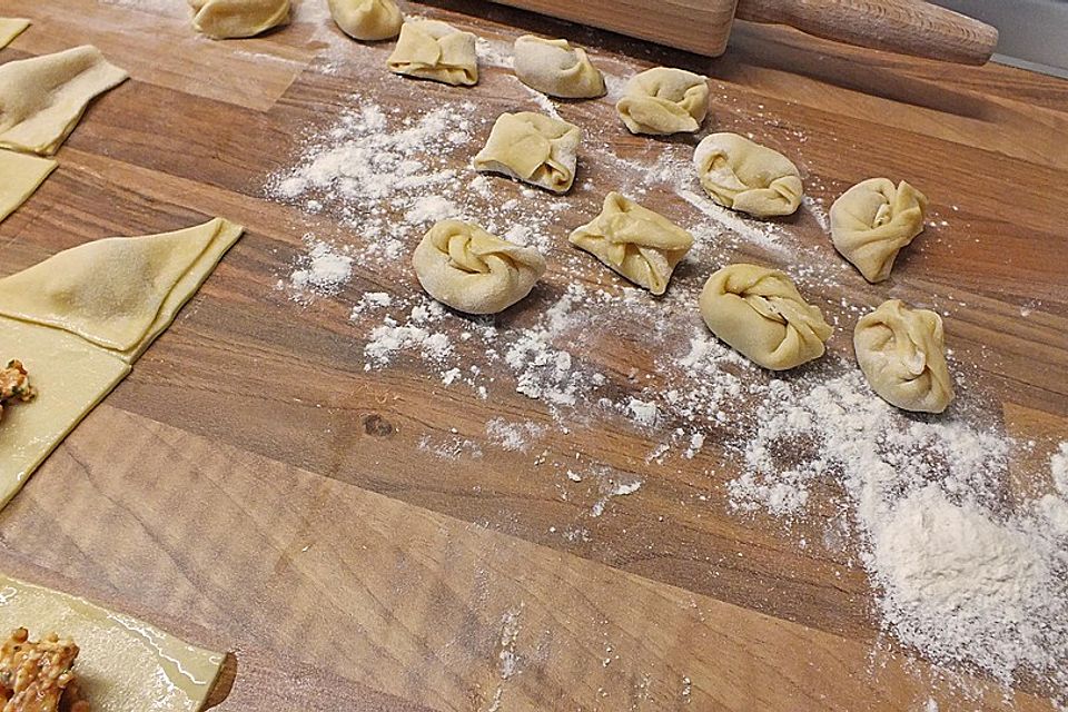 Selbstgemachte Kräuter - Ricotta - Tortellini