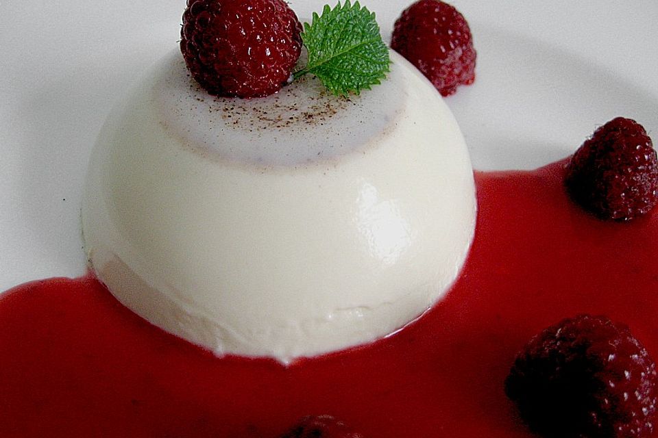 Panna Cotta mit Prosecco - Himbeer - Sauce