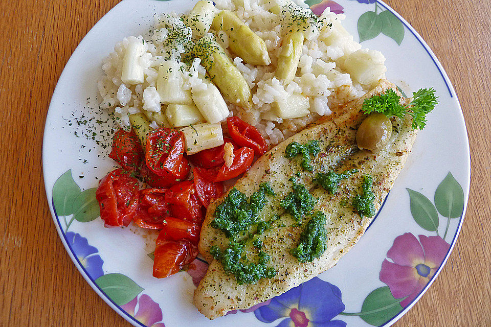 Gebratenes Zanderfilet auf Spargelrisotto mit Petersilienpesto