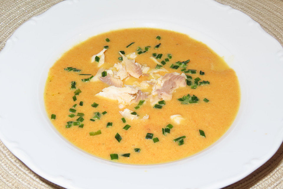 Orangencremesuppe mit Makrele