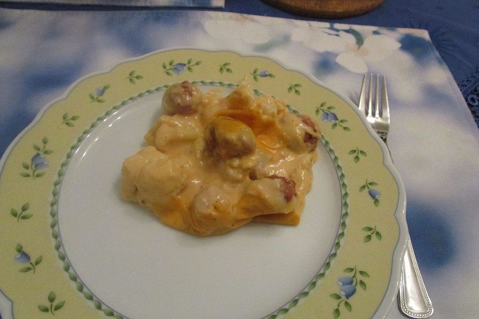 Überbackene Bratwurstbällchen mit Blumenkohl und Brokkoli