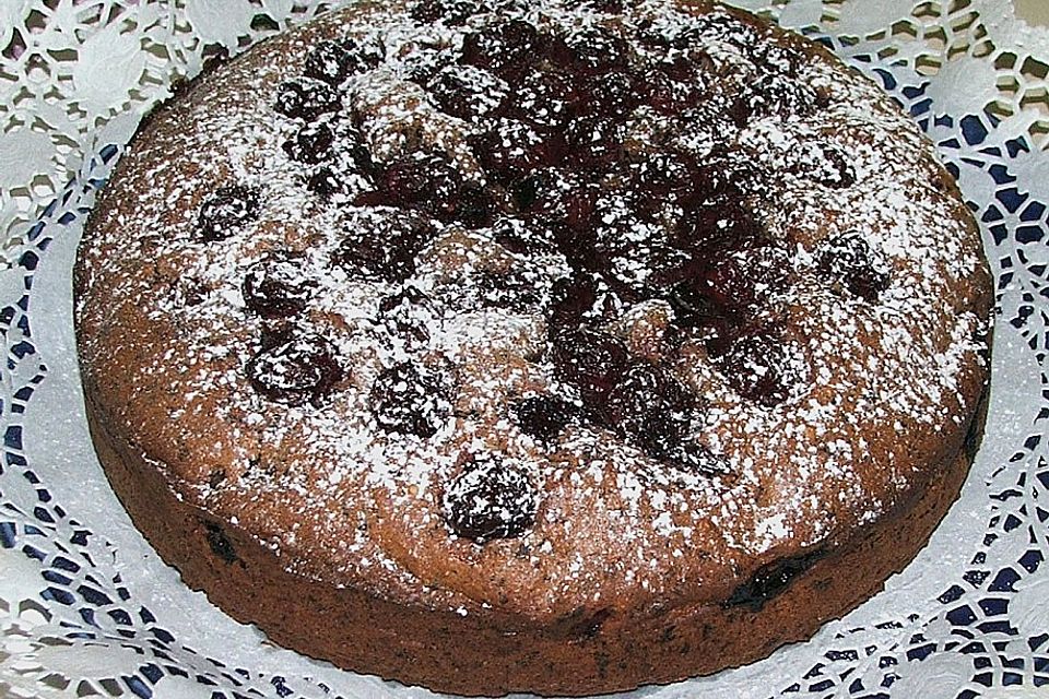 Gedeckter Kirschkuchen