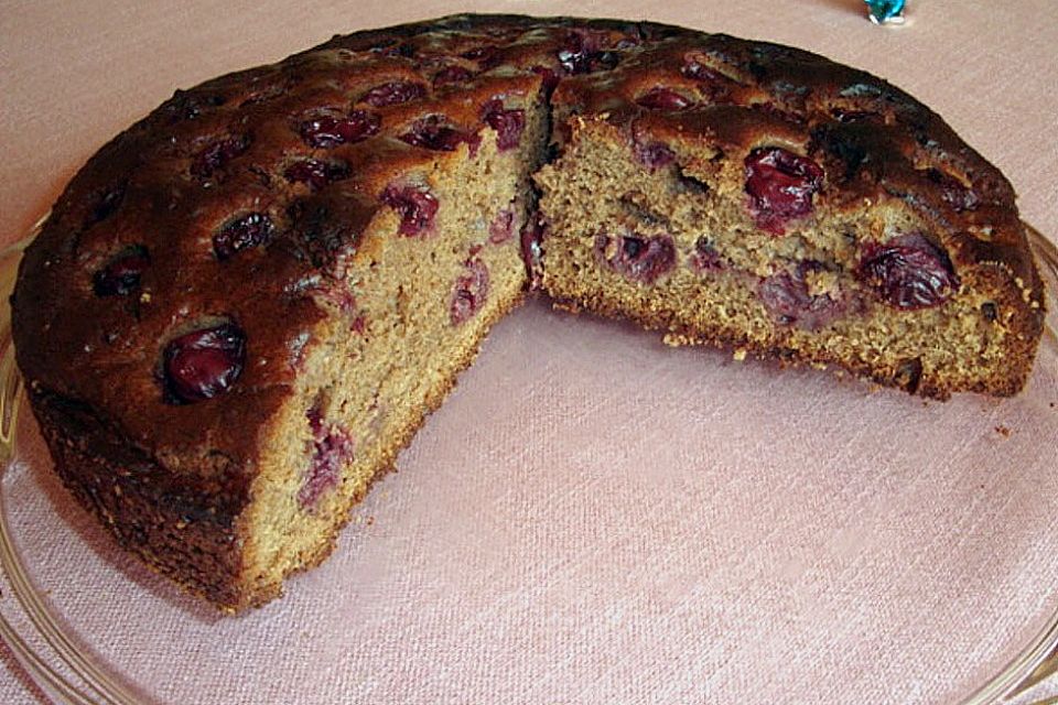 Gedeckter Kirschkuchen