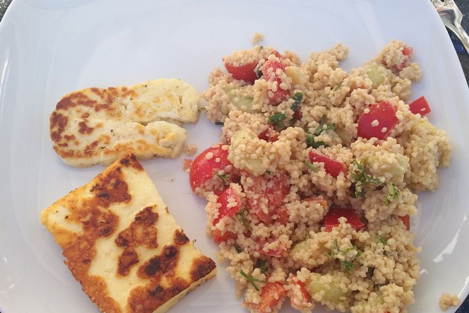 Couscous - Salat mit einer frischen Zitronen - Joghurt Sauce