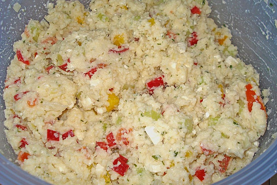 Couscous - Salat mit einer frischen Zitronen - Joghurt Sauce