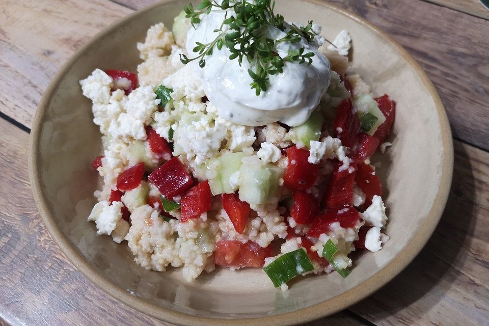 Couscous - Salat mit einer frischen Zitronen - Joghurt Sauce