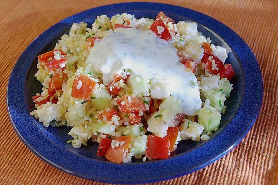 Couscous - Salat mit einer frischen Zitronen - Joghurt Sauce