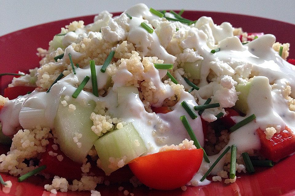 Couscous - Salat mit einer frischen Zitronen - Joghurt Sauce