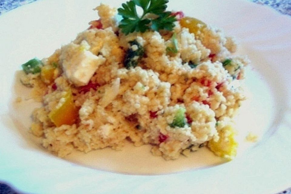 Couscous - Salat mit einer frischen Zitronen - Joghurt Sauce