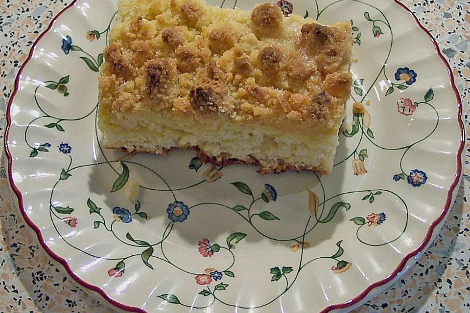 Butter-Hefe-Streuselkuchen mit Sahne