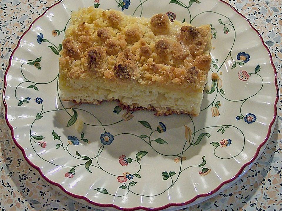 Butter - Hefe - Streuselkuchen mit Sahne - Kochen Gut | kochengut.de