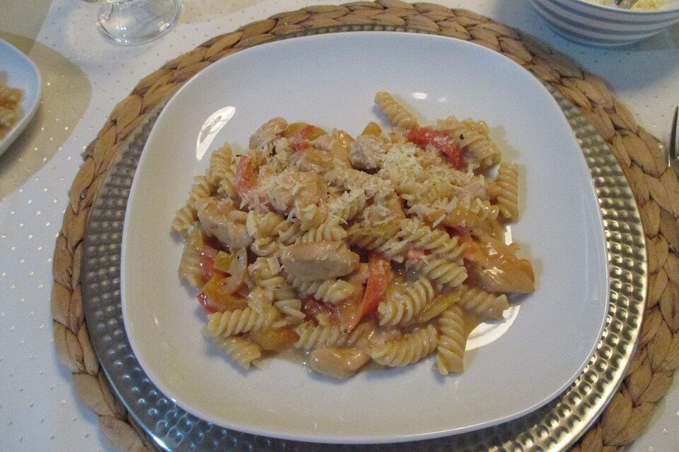 Pasta mit Pute und Paprika