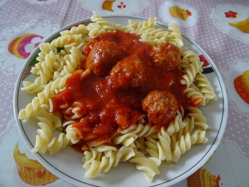 Hackklößchen in Tomatensauce von Jendrik66 | Chefkoch