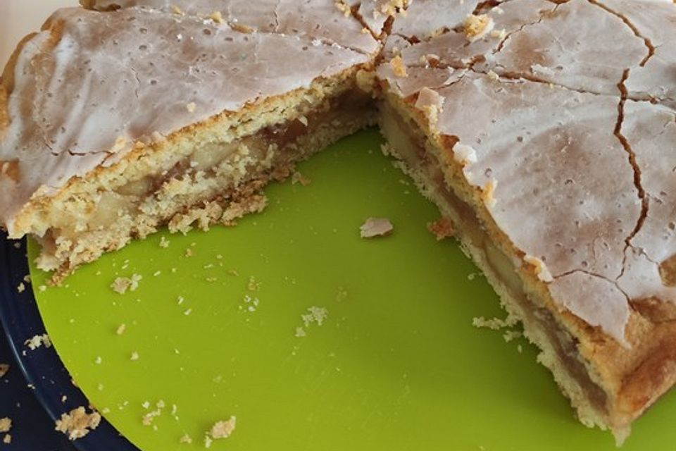 Apfelkuchen, gedeckt