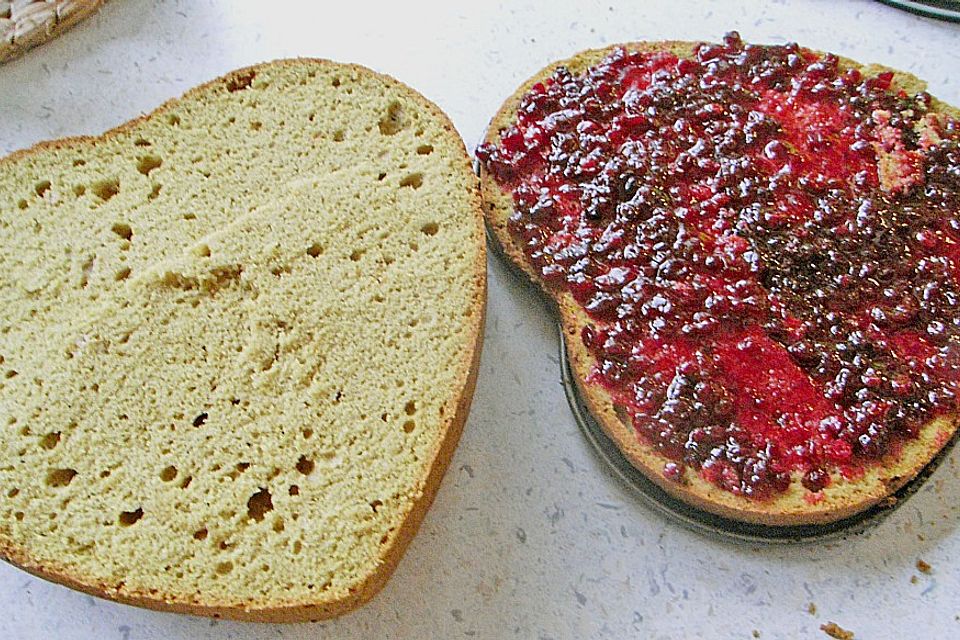 Steirische Preiselbeer - Kürbiskernöltorte