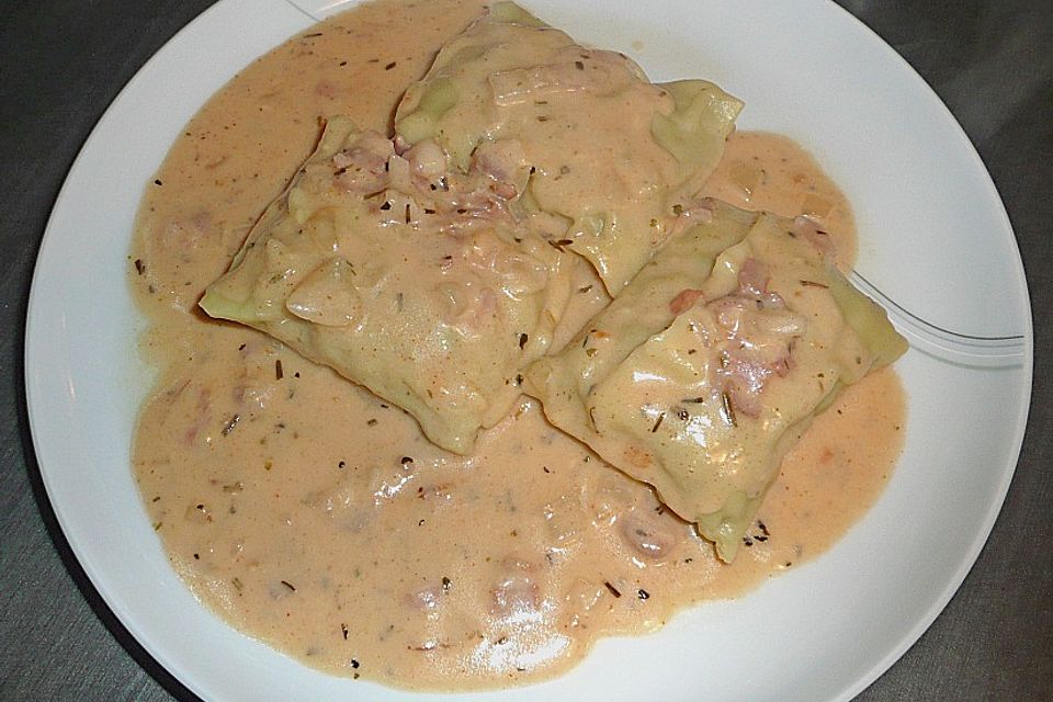 Maultaschen mit Käse-Sahnesauce