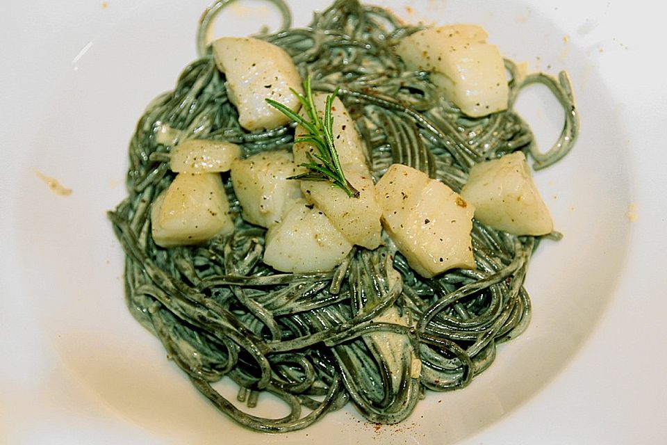 Jakobsmuscheln auf Pasta an Rieslingsauce