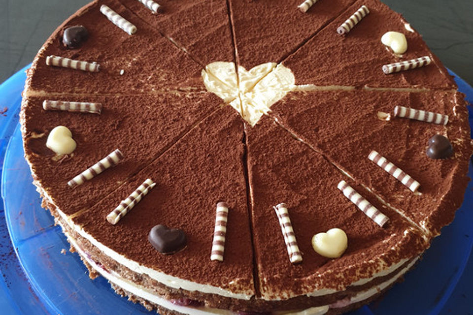 Schnelle Tiramisu - Torte mit Kirschen