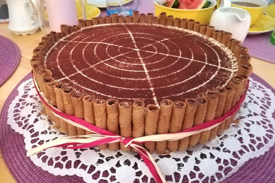 Schnelle Tiramisu - Torte mit Kirschen