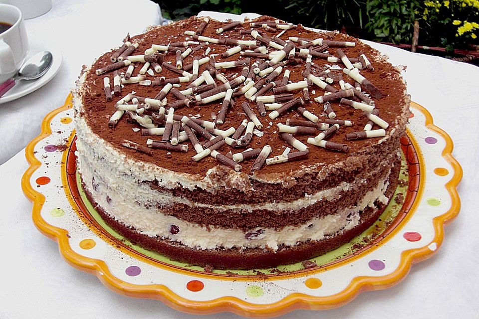 Schnelle Tiramisu - Torte mit Kirschen