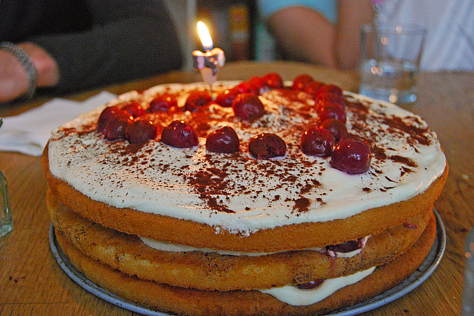 Schnelle Tiramisu - Torte mit Kirschen