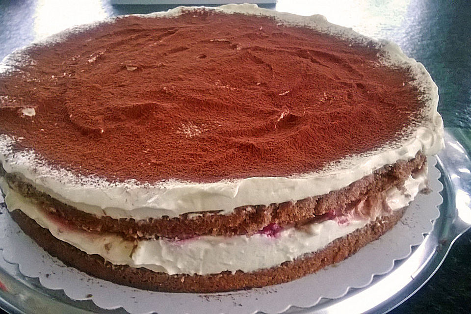 Schnelle Tiramisu - Torte mit Kirschen