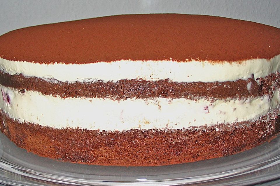 Schnelle Tiramisu - Torte mit Kirschen