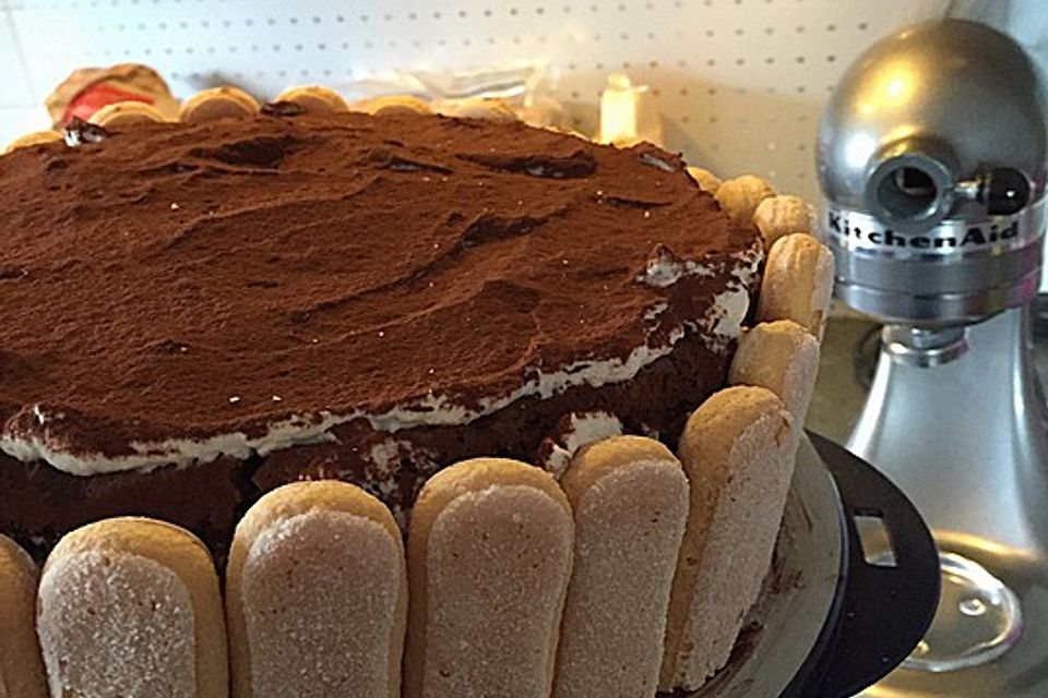 Schnelle Tiramisu - Torte mit Kirschen