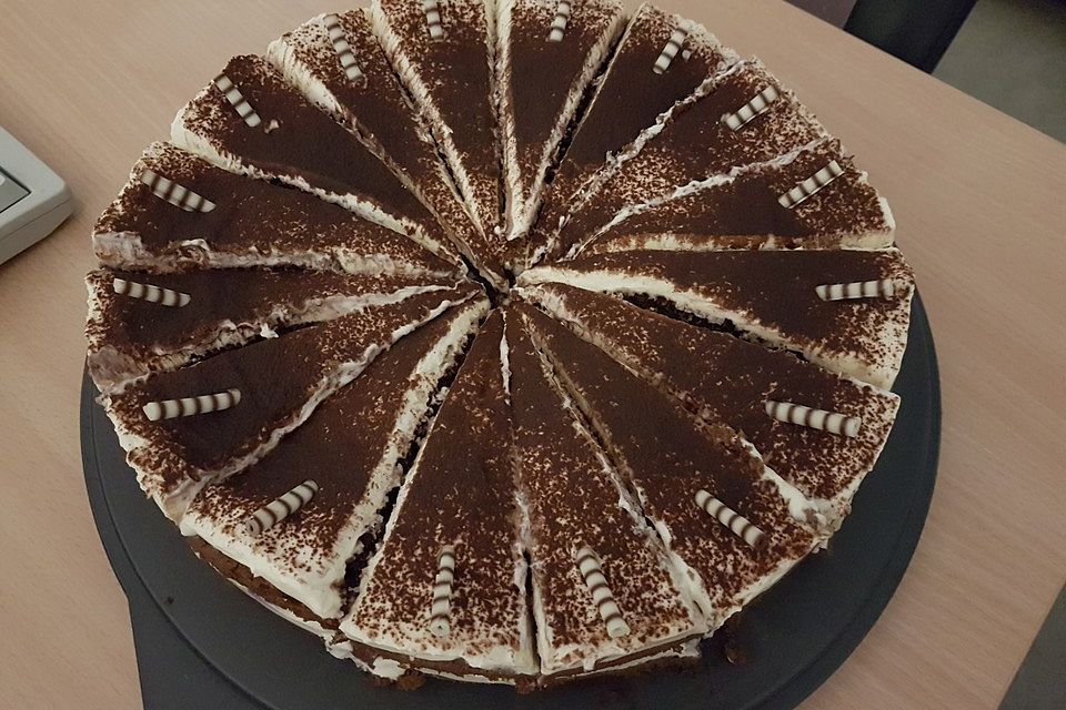 Schnelle Tiramisu - Torte mit Kirschen