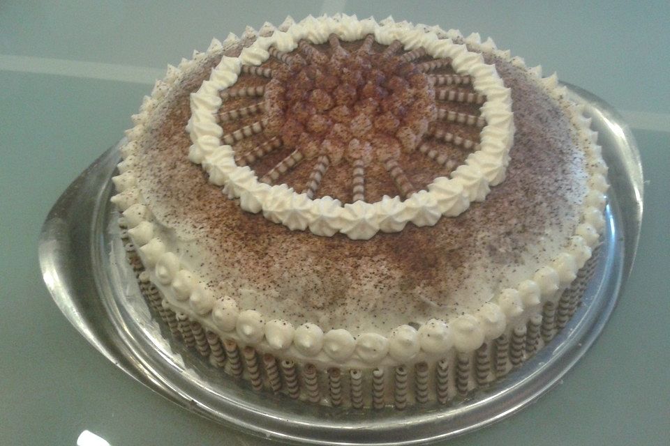 Schnelle Tiramisu - Torte mit Kirschen