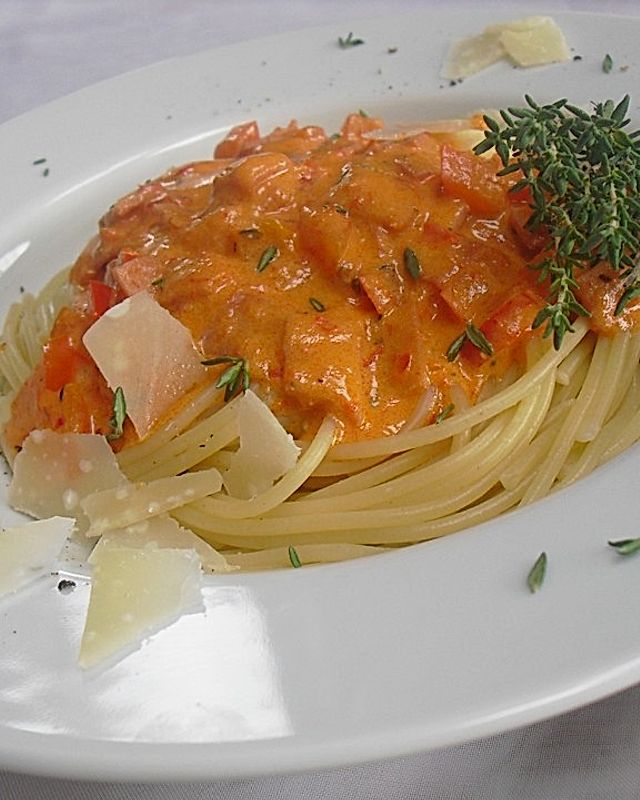 Spaghetti mit Paprika - Rahm - Sauce