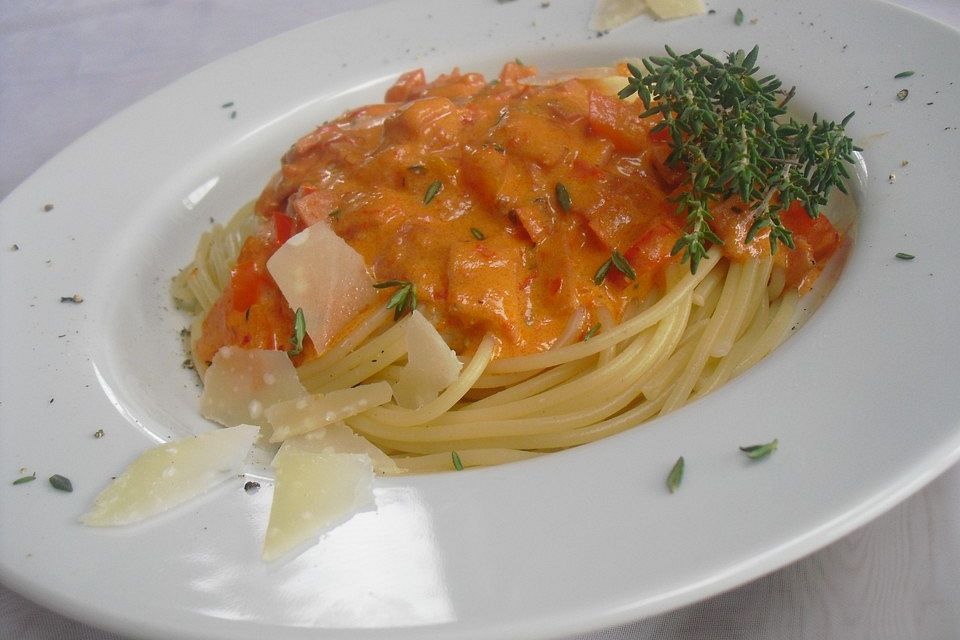 Spaghetti mit Paprika - Rahm - Sauce