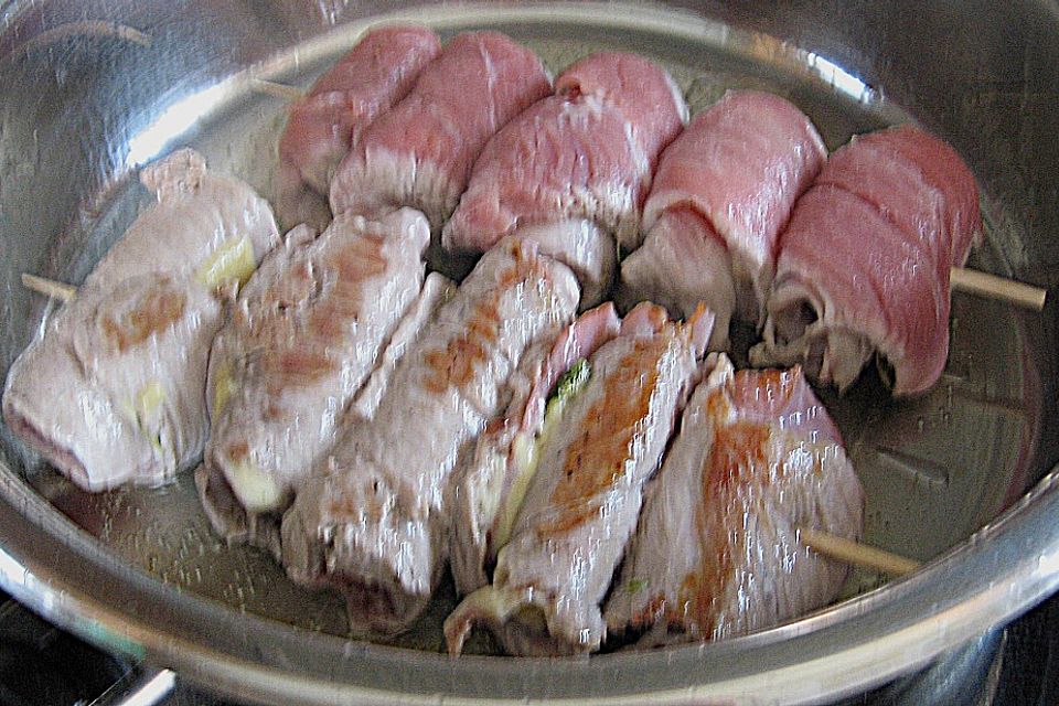 Konny's gefüllte Schweinefiletröllchen am Spieß Konny's gefüllte Schweinefiletröllchen am Spieß