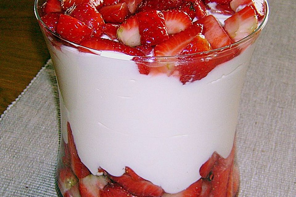 Vanillepudding mit Quark und Obst