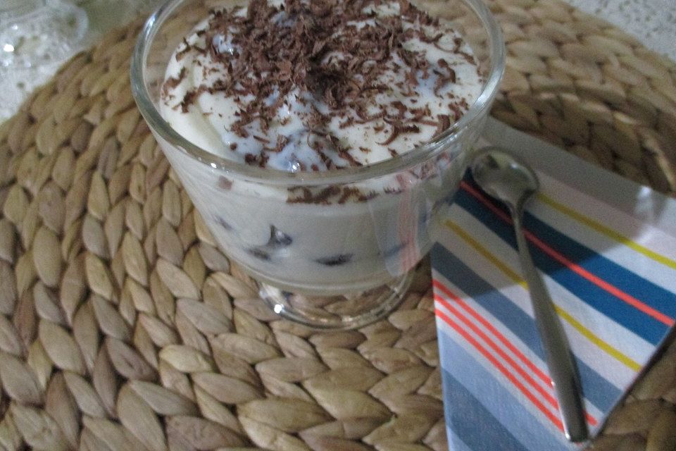 Vanillepudding mit Quark und Obst