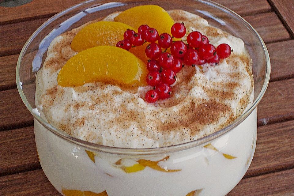 Vanillepudding mit Quark und Obst