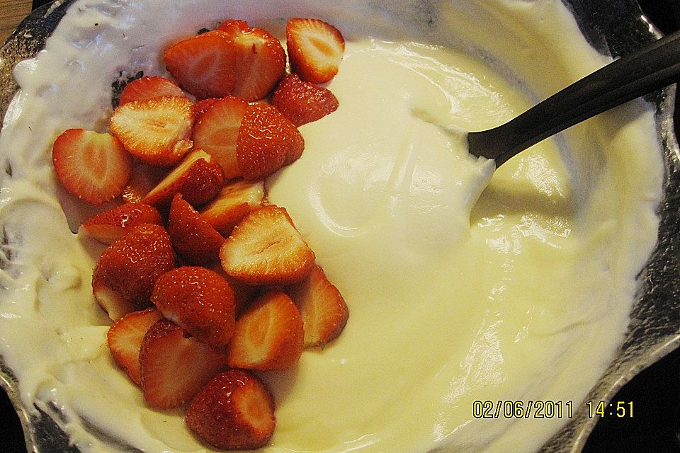 Vanillepudding mit Quark und Obst