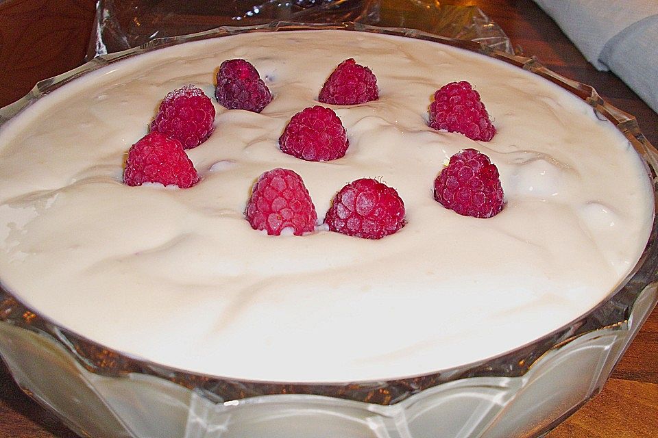 Vanillepudding mit Quark und Obst