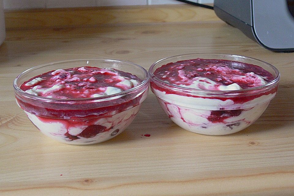 Vanillepudding mit Quark und Obst