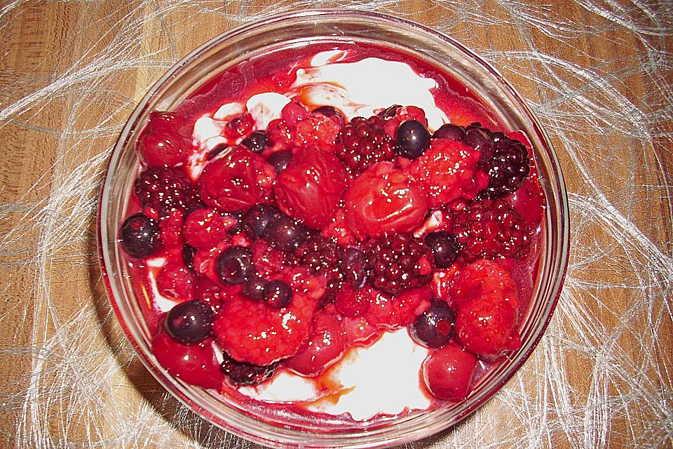 Vanillepudding mit Quark und Obst