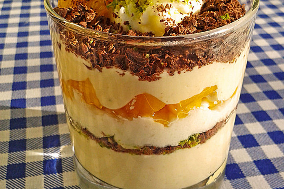 Vanillepudding mit Quark und Obst