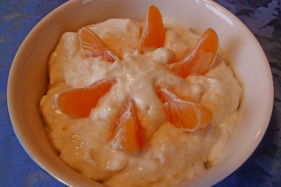 Vanillepudding mit Quark und Obst