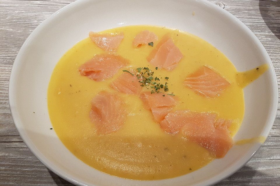 Kartoffelsuppe mit Lachs