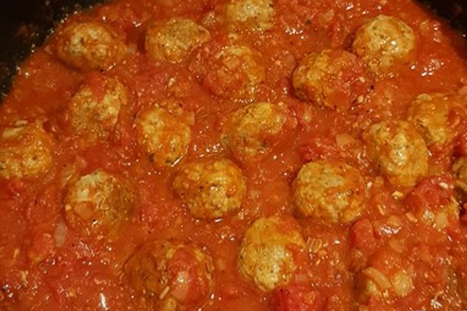 Albondigas in Tomatensauce