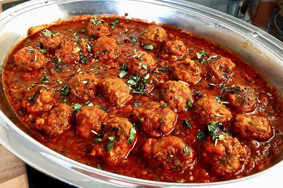 Albondigas in Tomatensauce