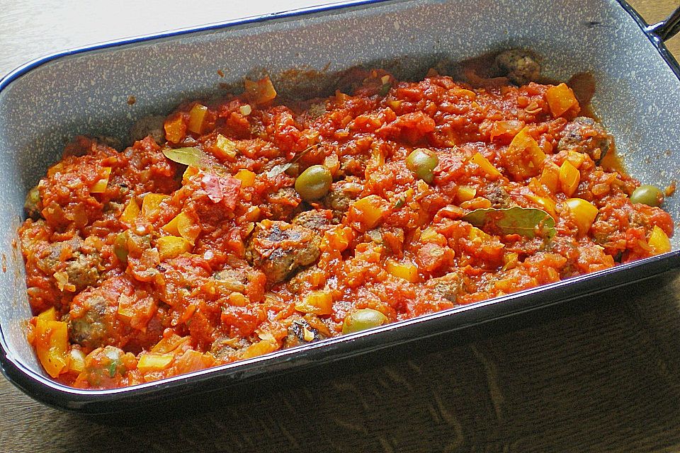 Albondigas in Tomatensauce