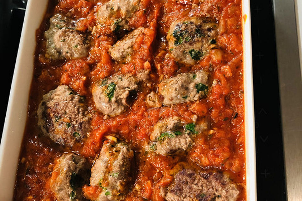 Albondigas in Tomatensauce